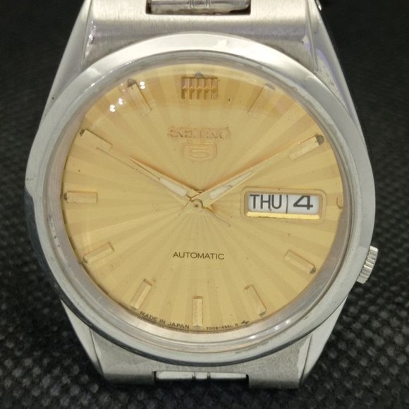 Vintage 1973 Seiko Automatic Mens Silver Watch W/daydate & Gold accents - Picture 3 of 8
